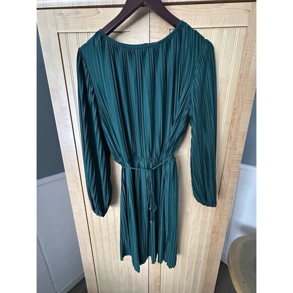 H&M Pleated Emerald Green String Tie Dress Size Size M Holiday Party Christmas - Picture 3 of 5